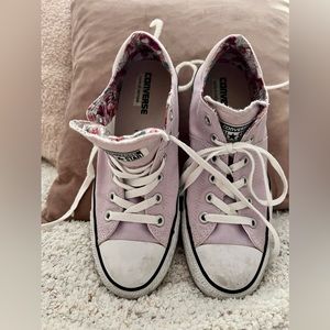Converse Light Pink sneakers. Women’s size 10. Gently used